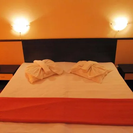 Hotel & Maverick